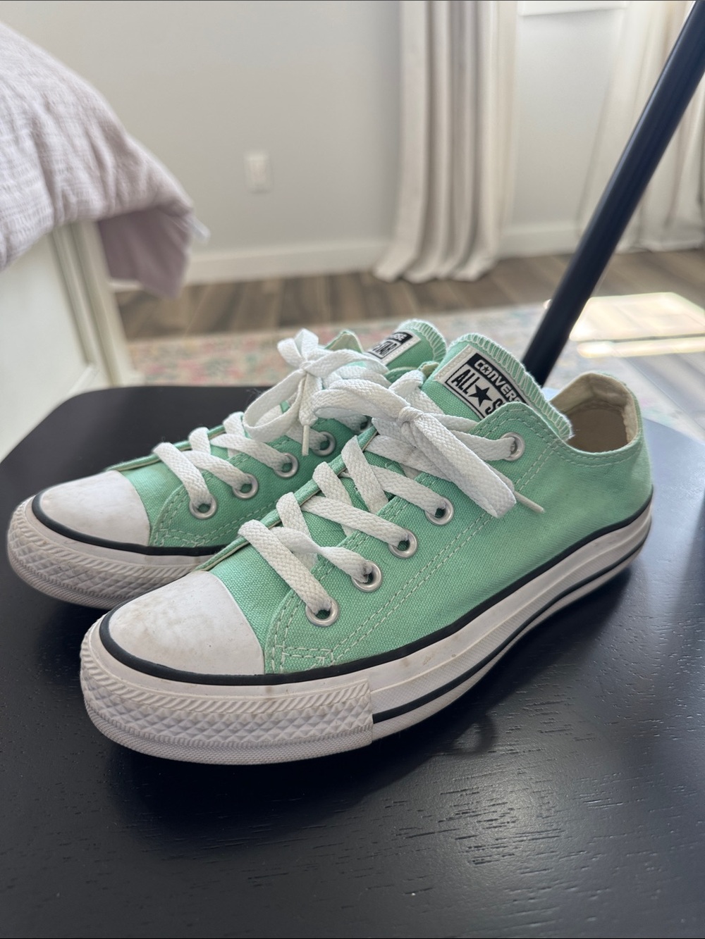 Converse low-top sneakers in mint green and white
